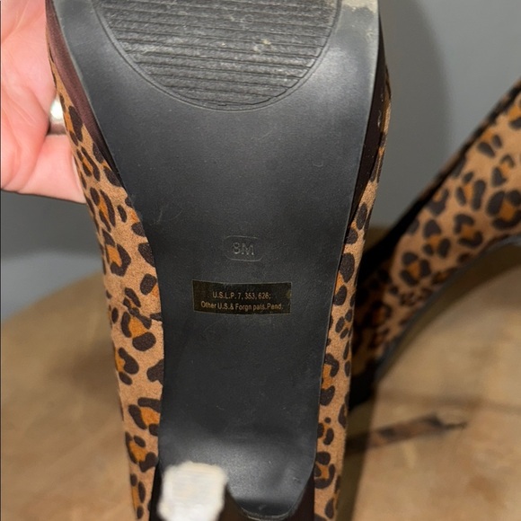 G by Guess‎ Leopard Print Heels - Picture 3 of 3